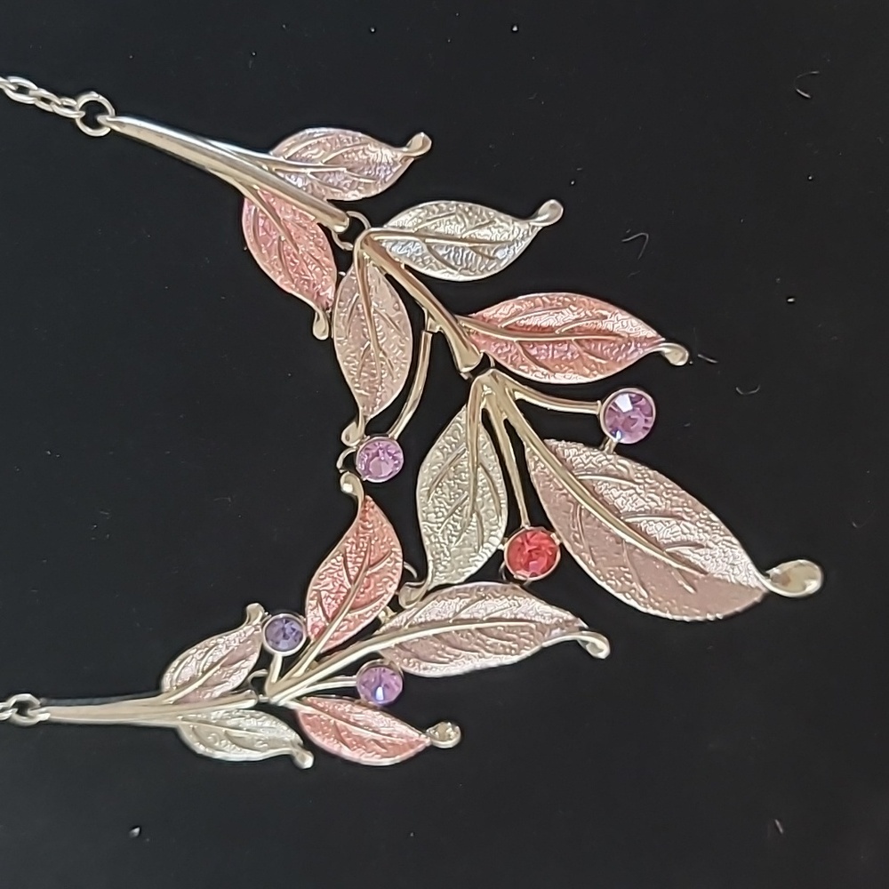 UnbeaLeafable Vine And Leaves Crystal Statement Necklace - NWOT
